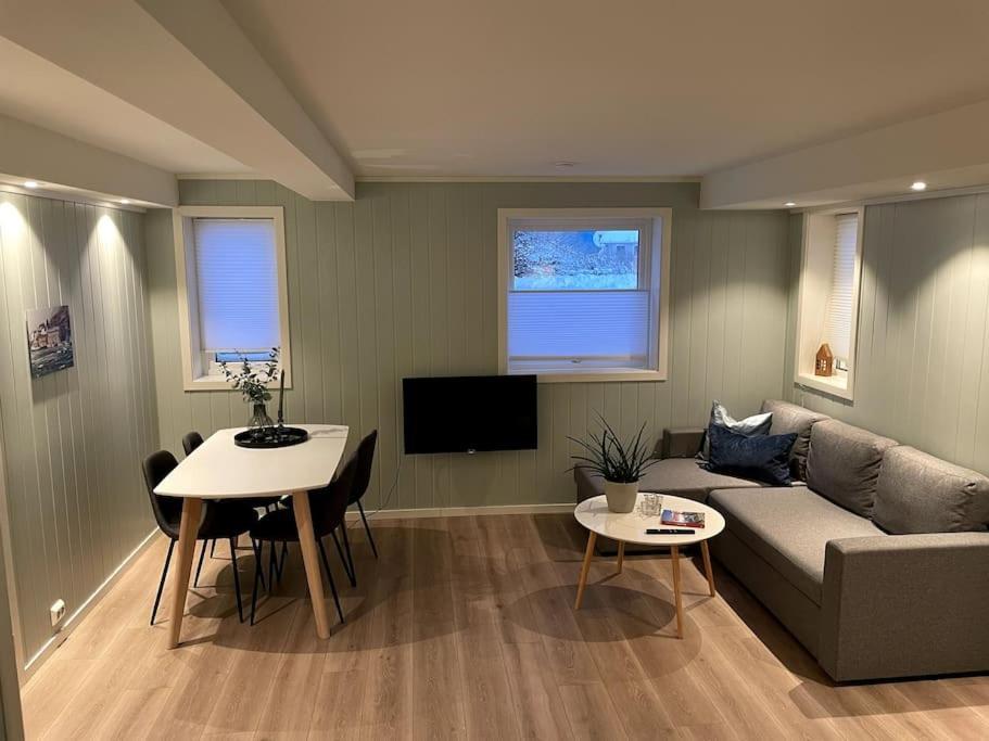 Lofoten - New Apartment, Close To Airport. Leknes Bagian luar foto